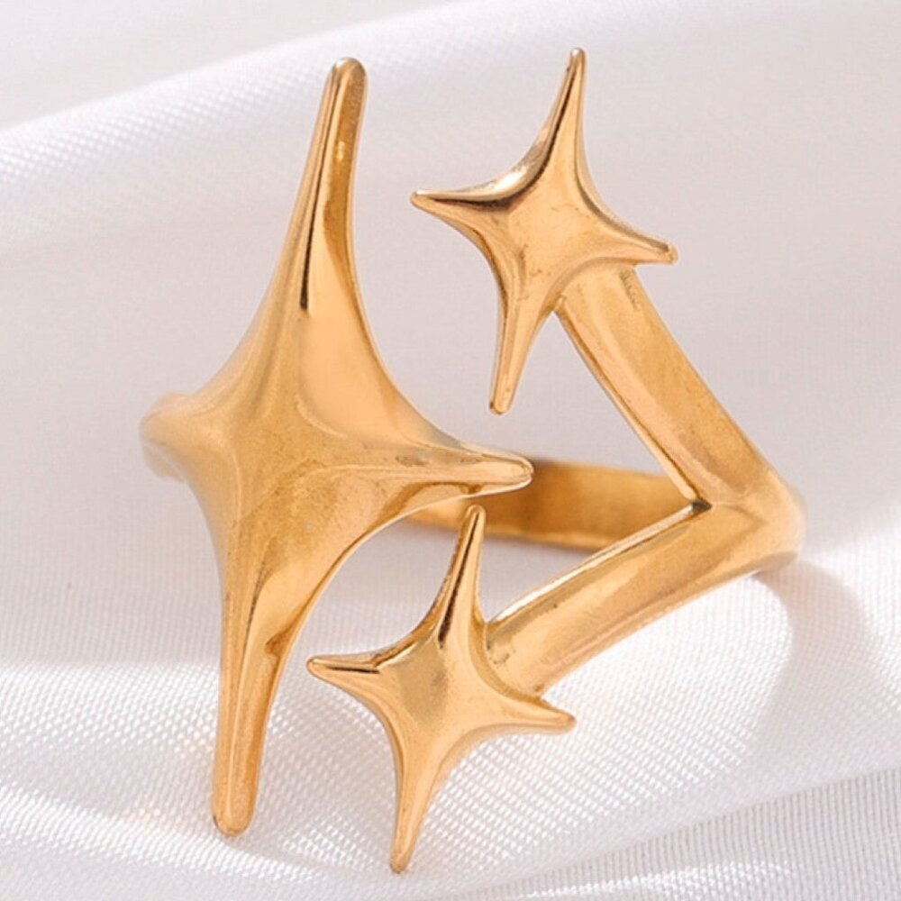 18K GOLD TRIPLE STAR RING